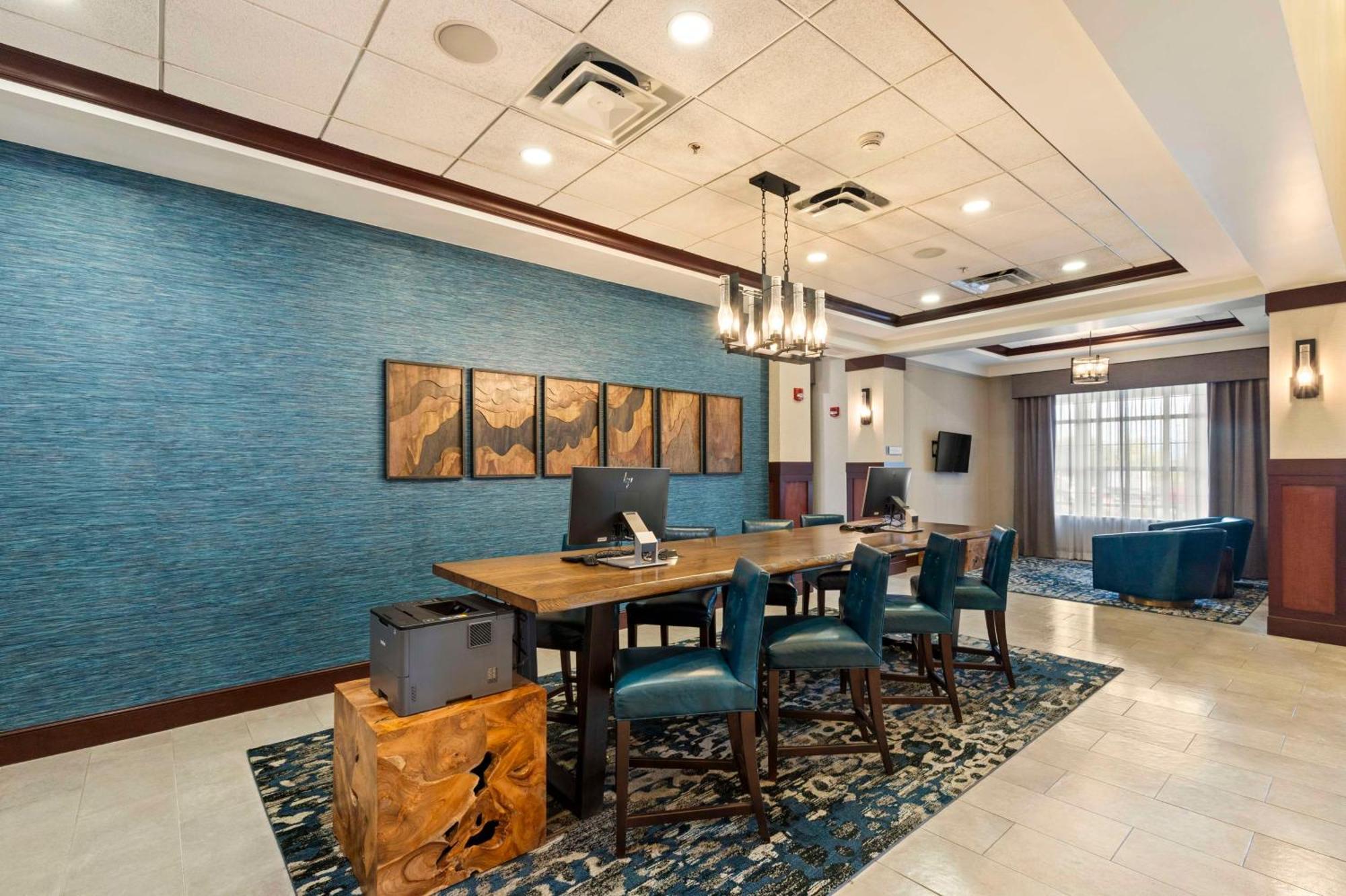 Doubletree By Hilton Front Royal Blue Ridge Shadows Hotel Exterior photo
