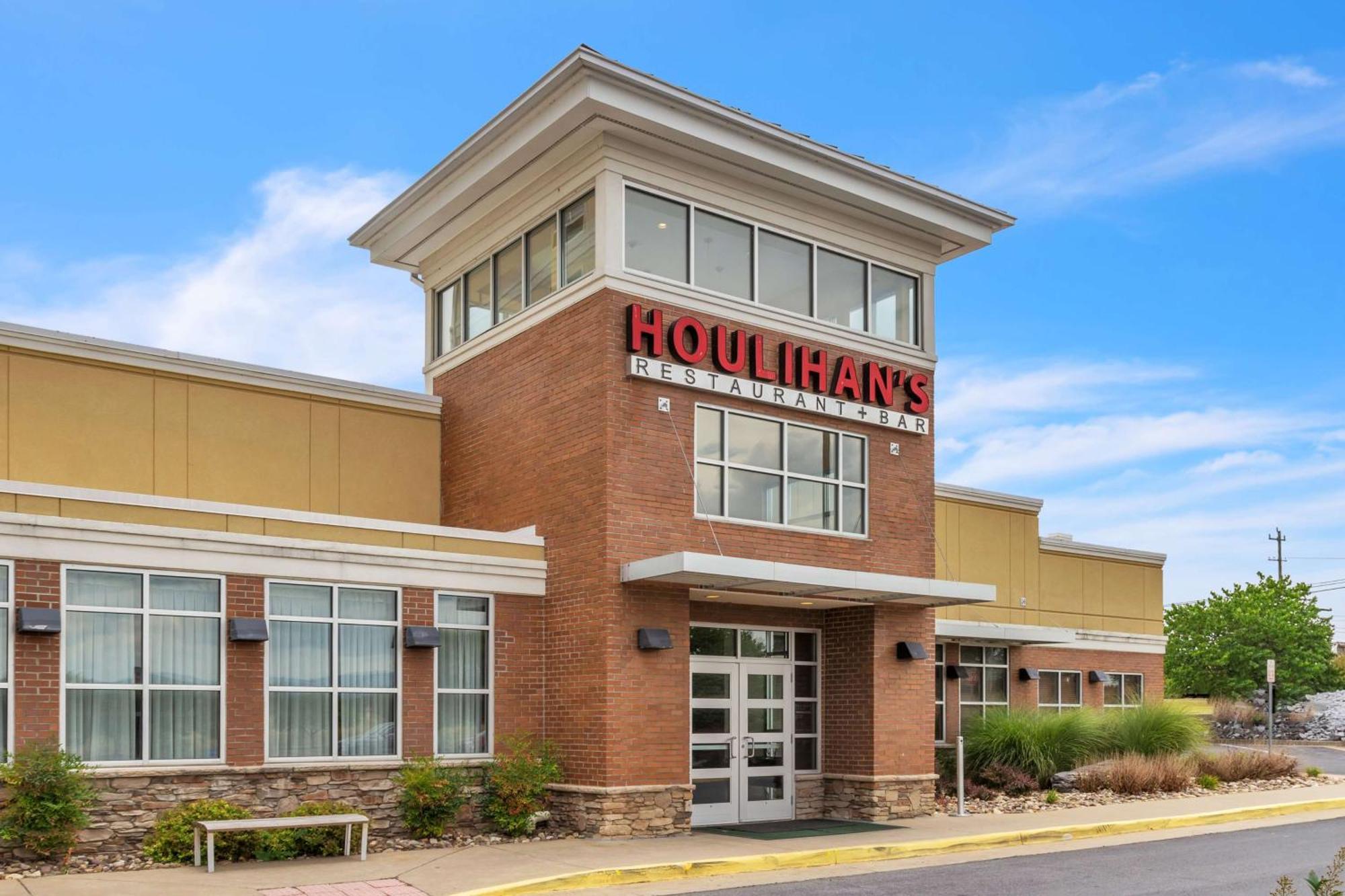 Doubletree By Hilton Front Royal Blue Ridge Shadows Hotel Exterior photo