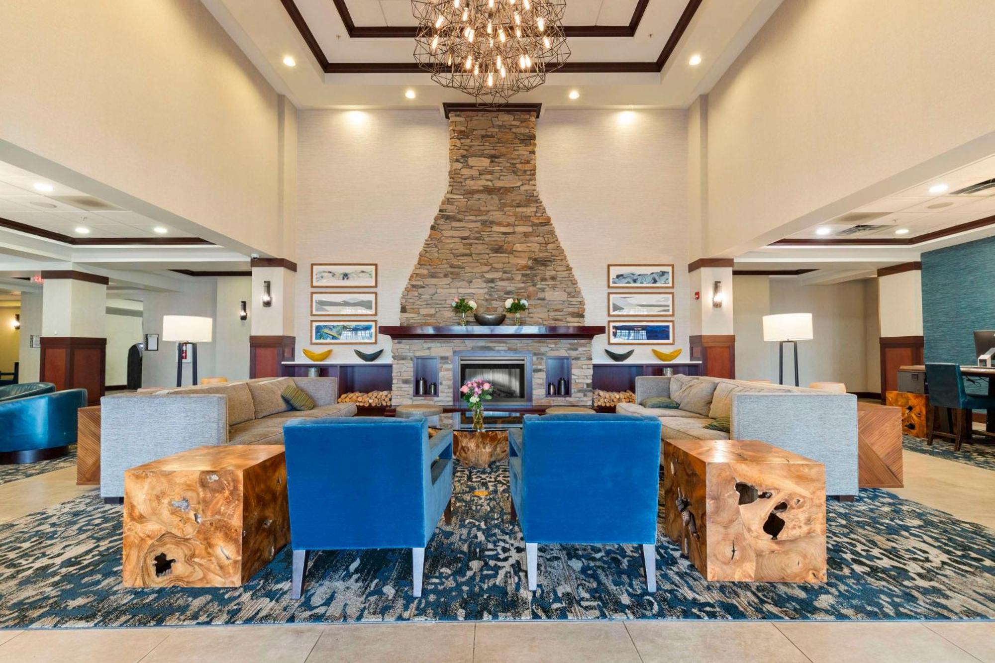 Doubletree By Hilton Front Royal Blue Ridge Shadows Hotel Exterior photo