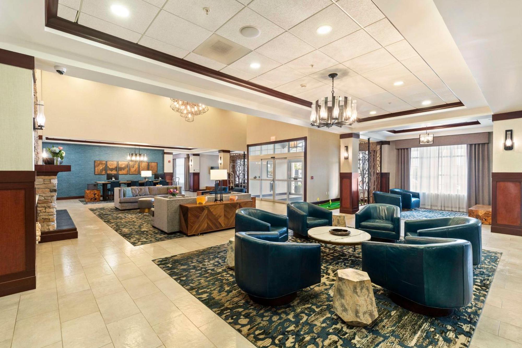 Doubletree By Hilton Front Royal Blue Ridge Shadows Hotel Exterior photo