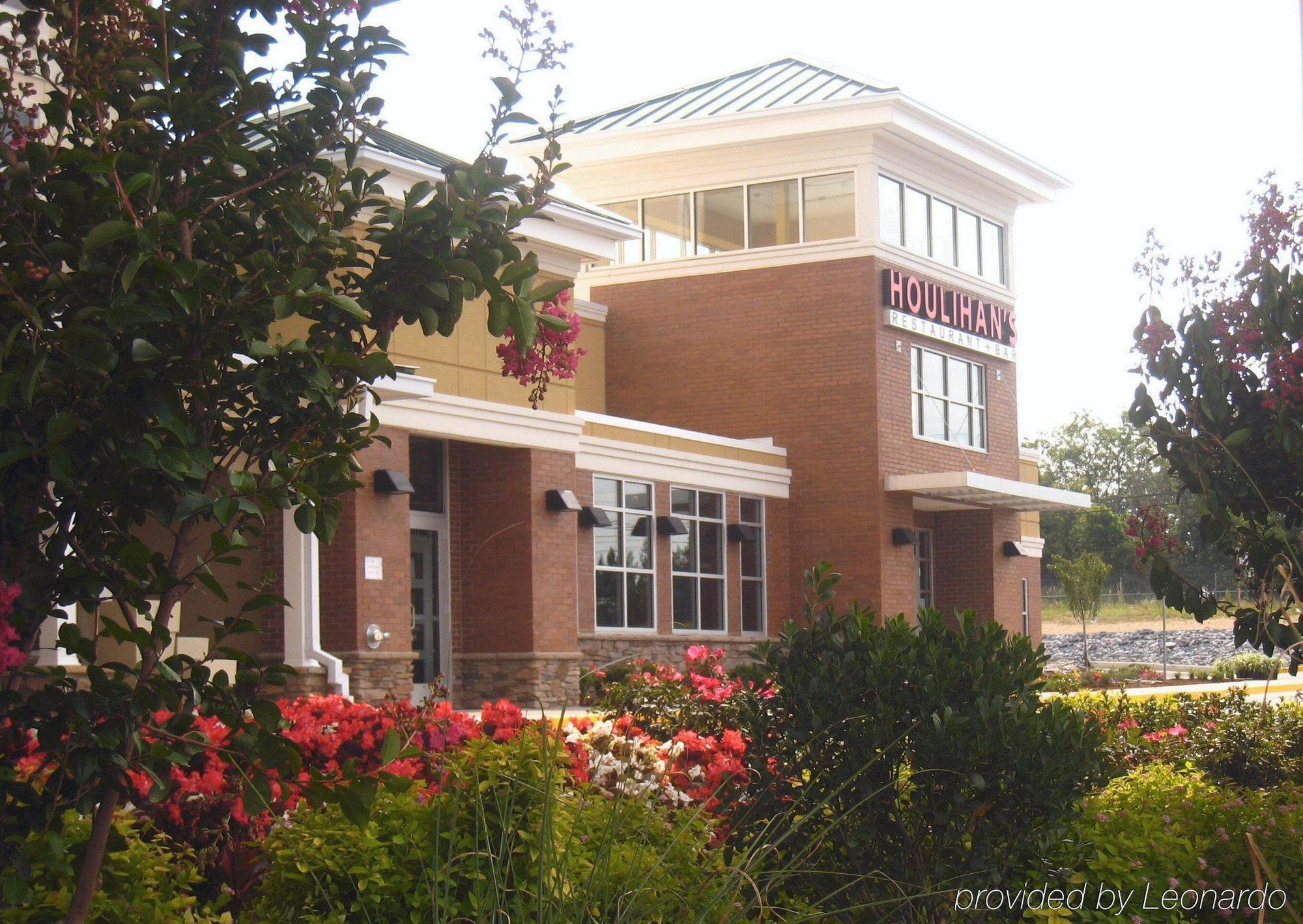 Doubletree By Hilton Front Royal Blue Ridge Shadows Hotel Exterior photo